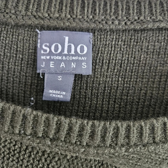 New York & Company Green Long Sleeve Asymmetrical Small Sweater - Picture 4 of 8